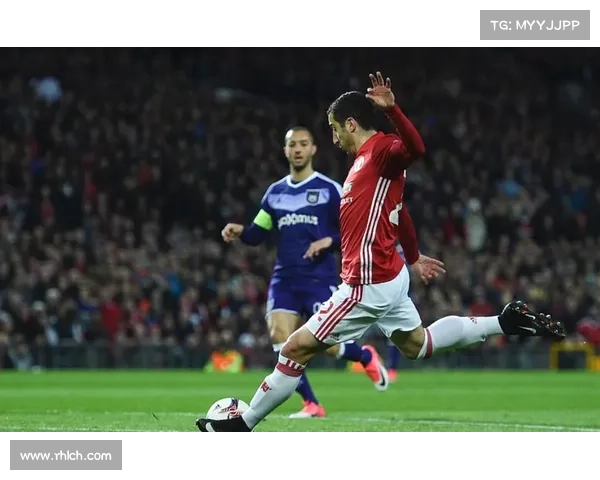 全面剖析曼联时期弗兰技术特点与进攻表现演化路径及其影响力评估 全面剖析曼联时期弗兰技术特点与进攻表现演化路径及其影响力评估